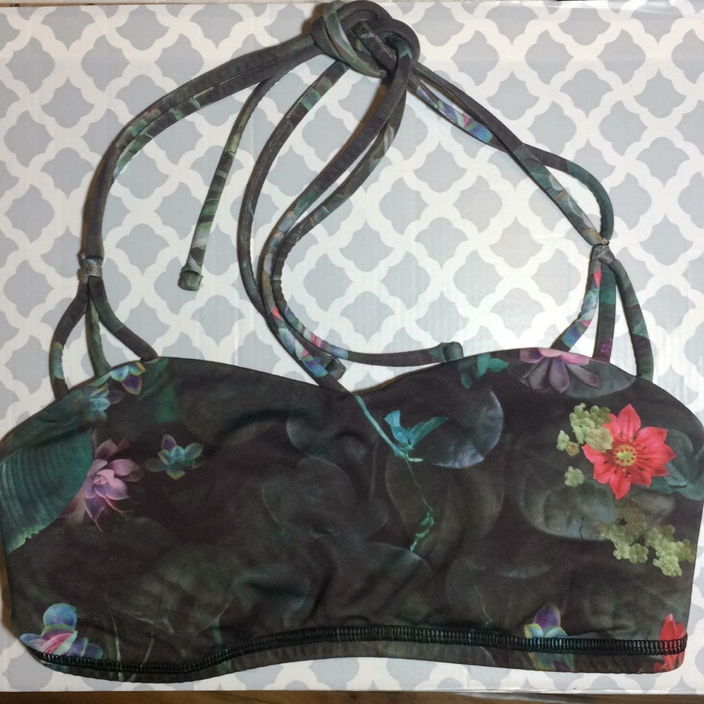Lululemon yoga bra floral pattern. Halter straps 4
